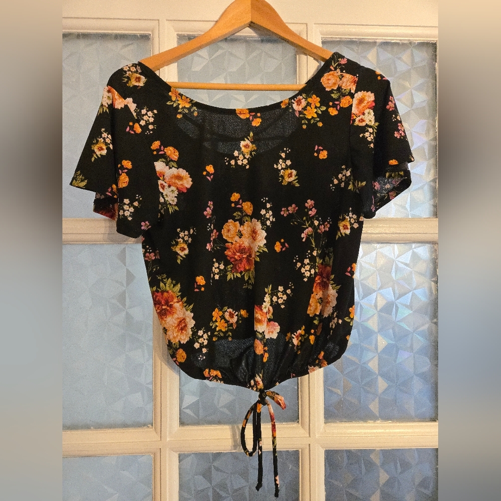 Floral Black Top M